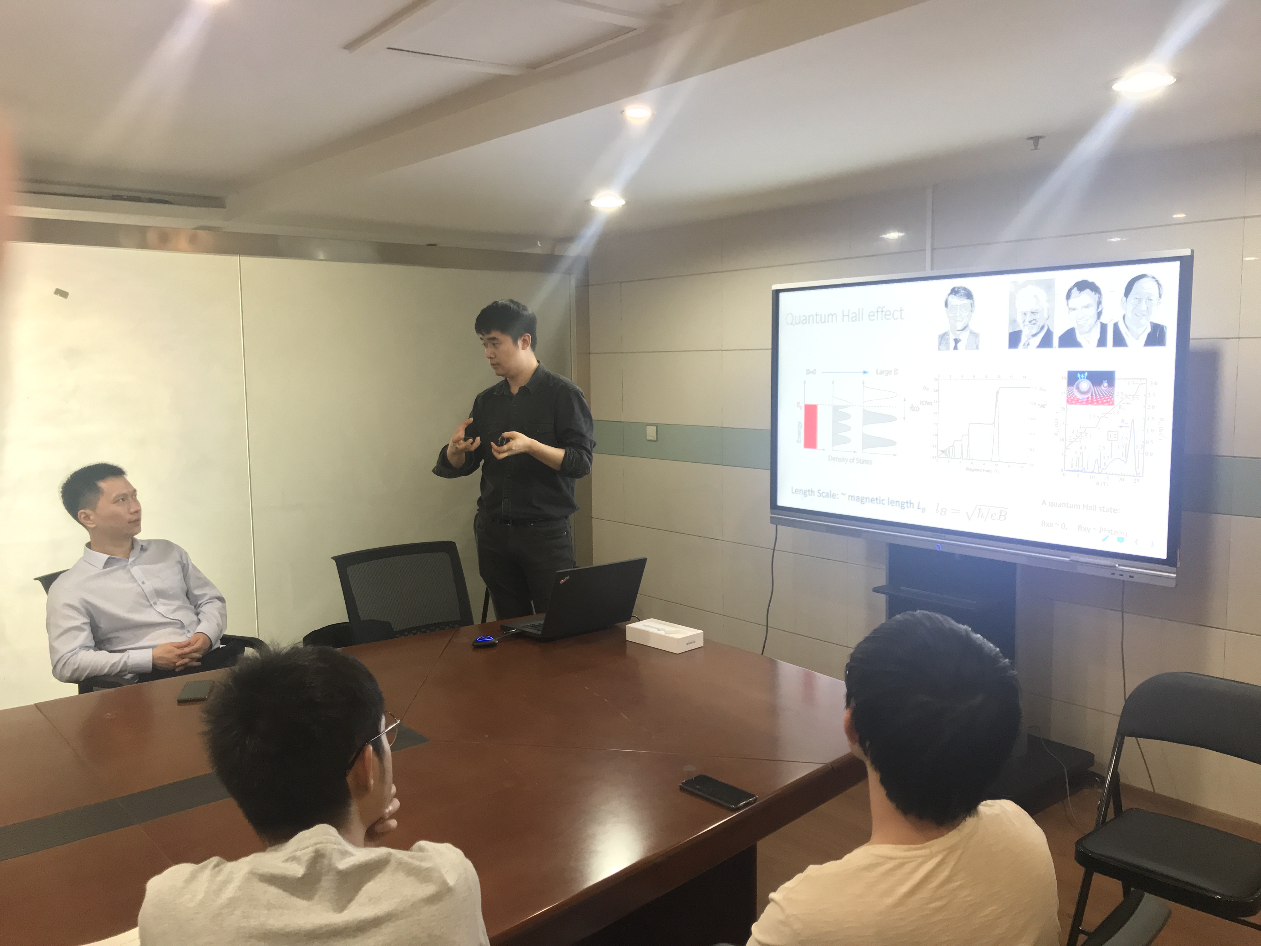 王雷博士来实验室作报告