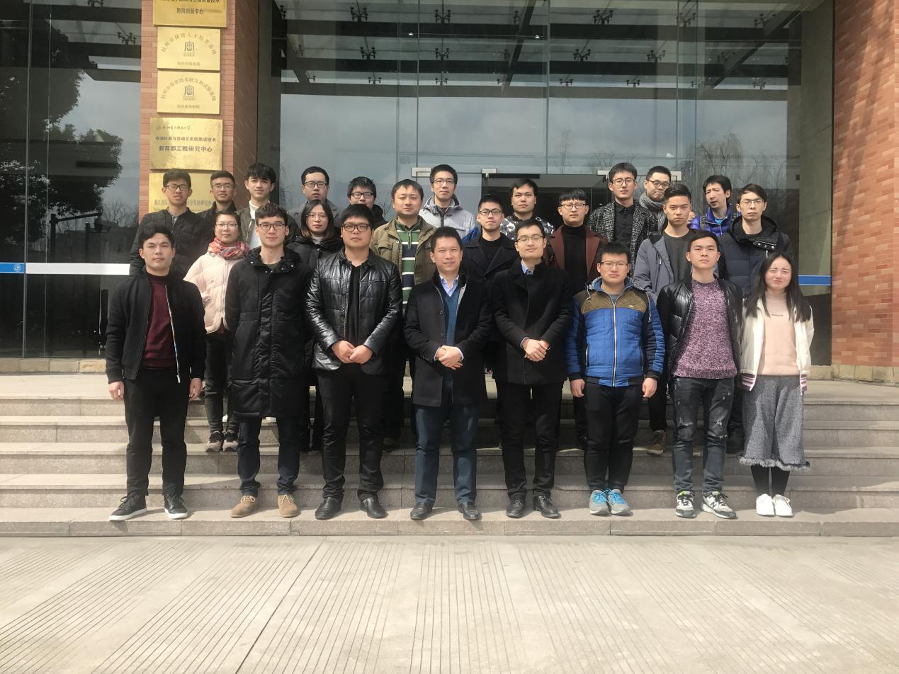 颜成钢：学生科研上热搜我最开心